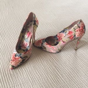 Brand new Aldo6 1/2 floral heels